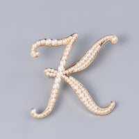English Letters A K D Pearl Brooches Gold Cardigan Skirt Lapel Pins Female Corsage Luxury Jewelry Gifts for Women Accessories